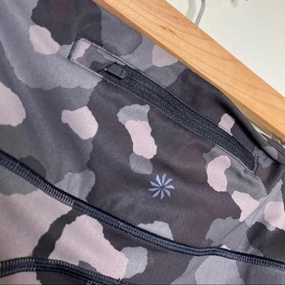 Athleta Supersonic Black Camo Camouflage Lightning 7/8 Tight Leggings Size XS - Picture 10 of 11